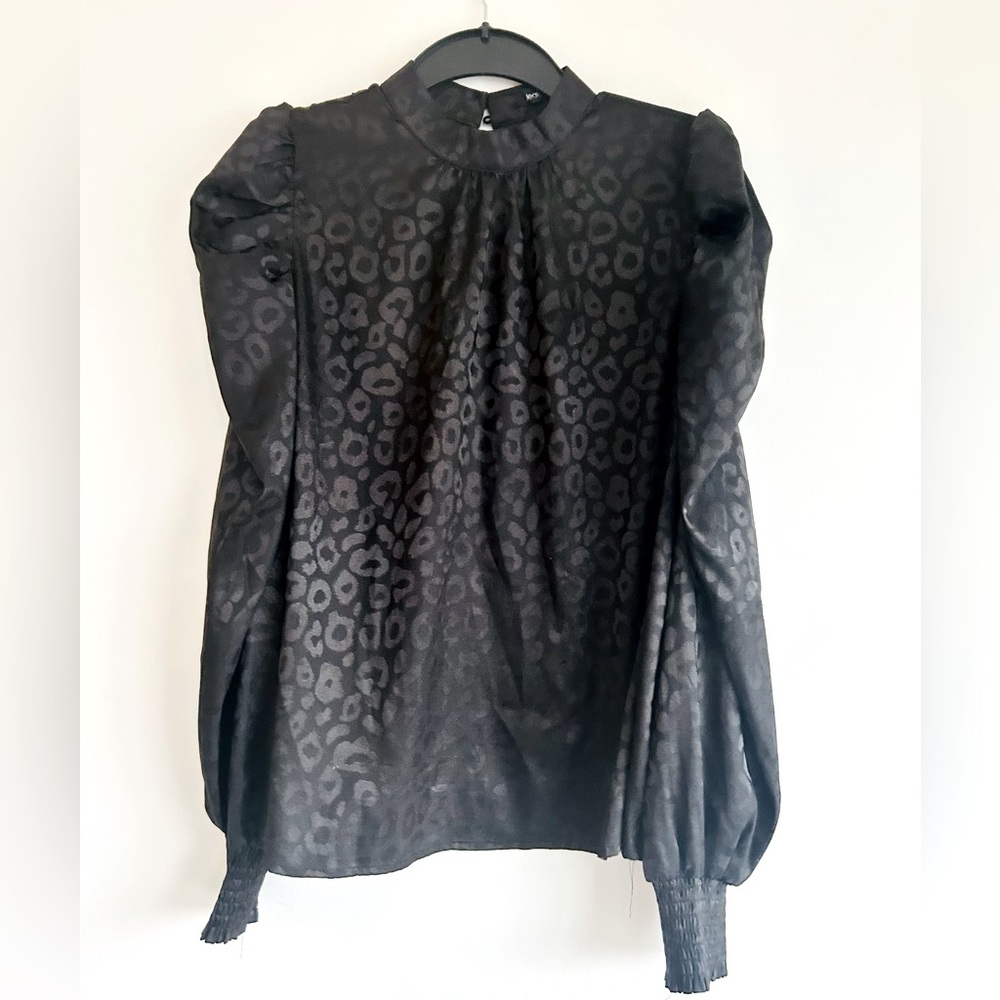 Black silk blouse with leopard print